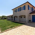 Villa Kastelir 度假居 *
